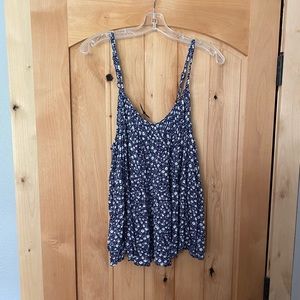 Like new Torrid size 1 or 14 navy and white floral flowy camisole